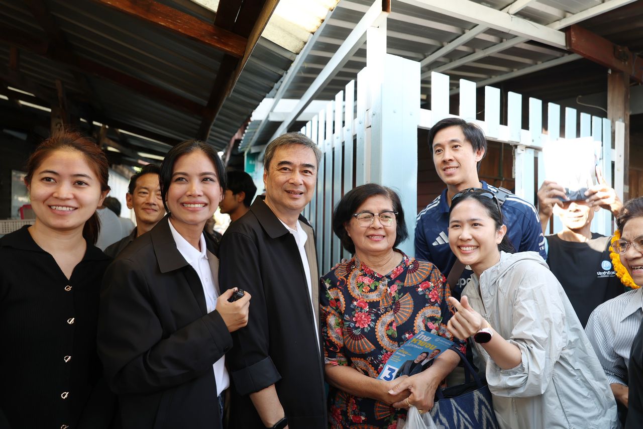 “阿披实” 在曼谷四区竞选 呼吁若选民主党即选择最好的联盟党参与政府