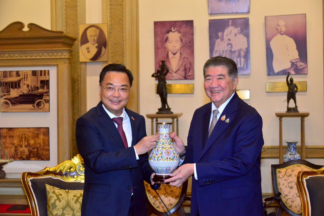 “ภูมิธรรม” 与中国大使重申两国关系密切，感谢泰国协助打击诈骗集团