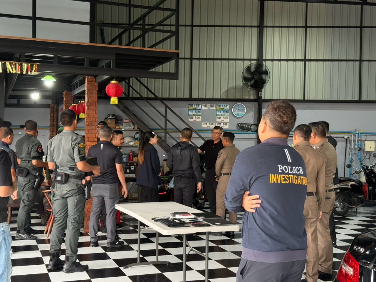 逮捕“银行尤法红”网络赌博网站的老板及管理员藏在普吉的豪宅中