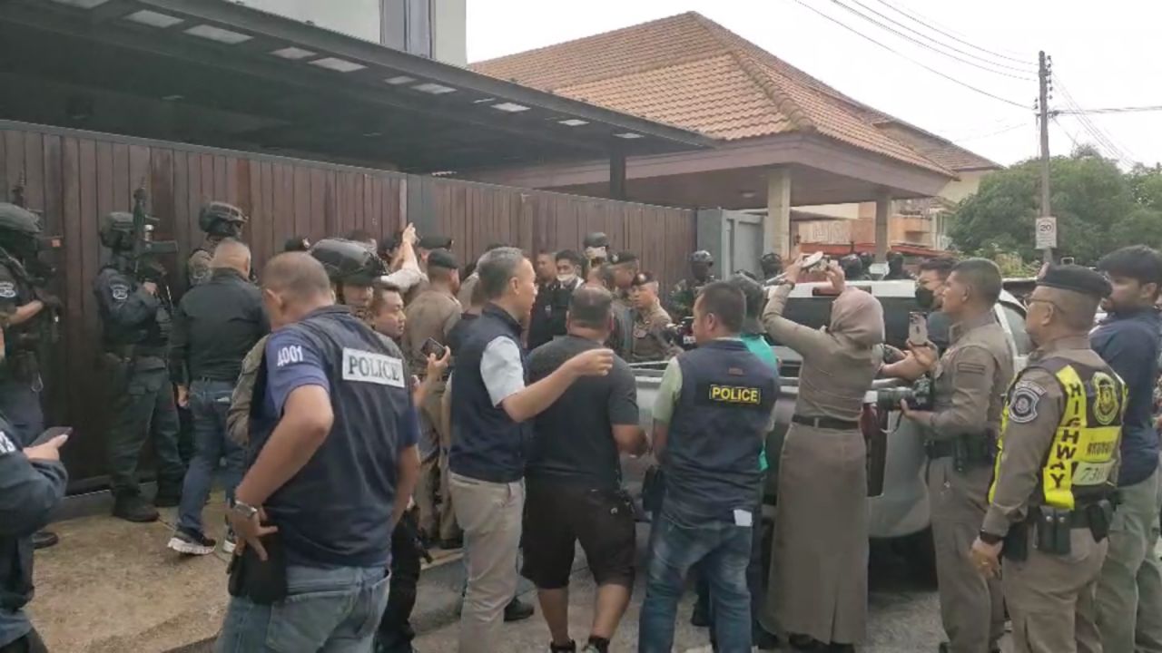 警察突袭搜查“高尔夫议员”家，命令在选举单位殴打警察，发现通过手机下达命令