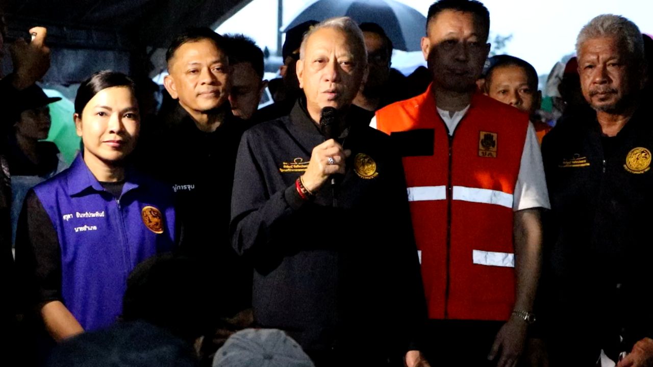 巴通府水灾未解 副总理下乡赈灾