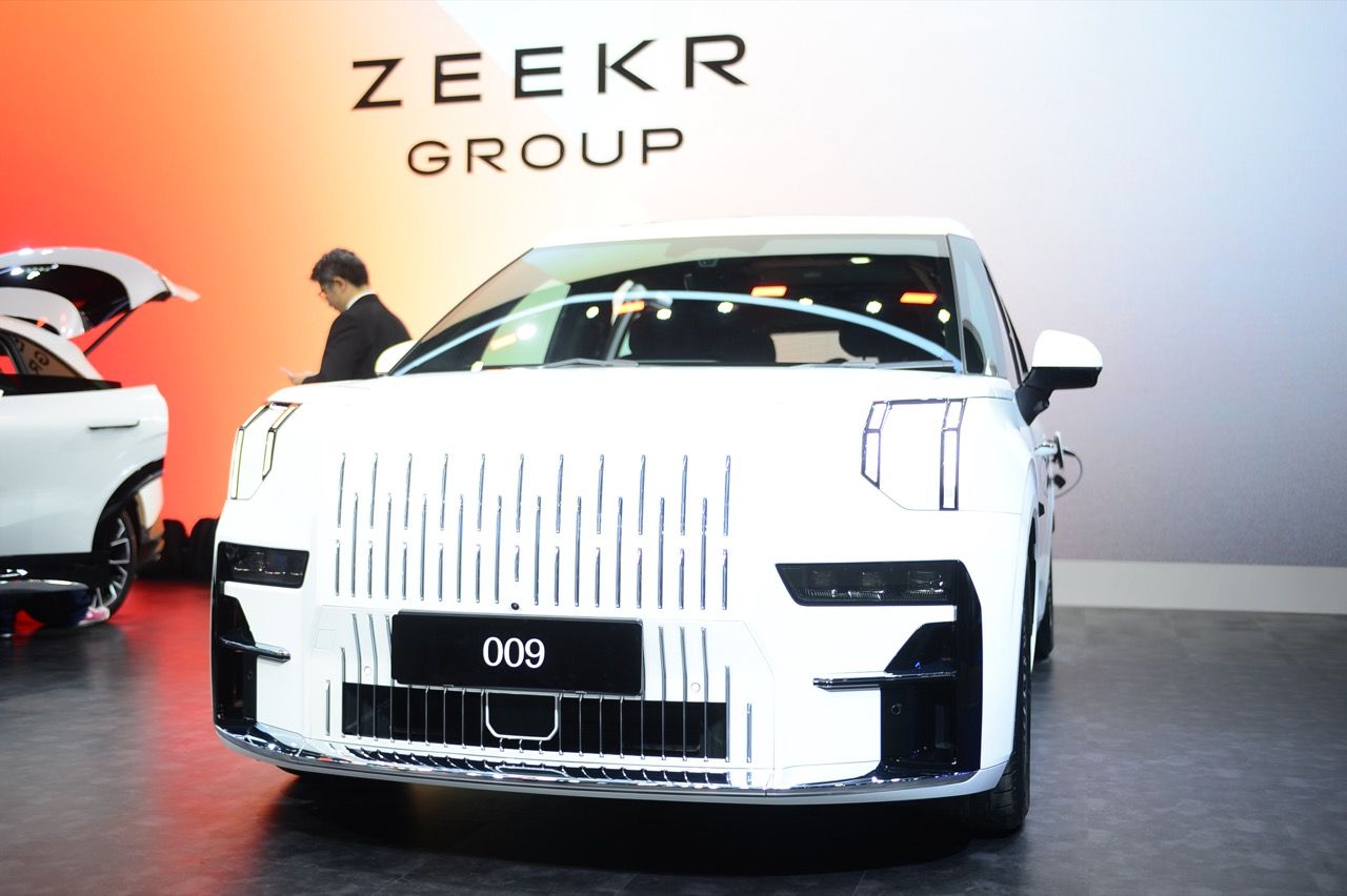 价格卓越的 ZEEKR 009 豪华 MPV 电动车 7 座