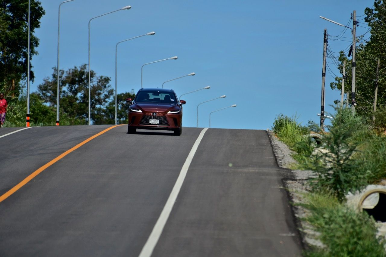 自动挡汽车上下陡峭坡道的驾驶技巧