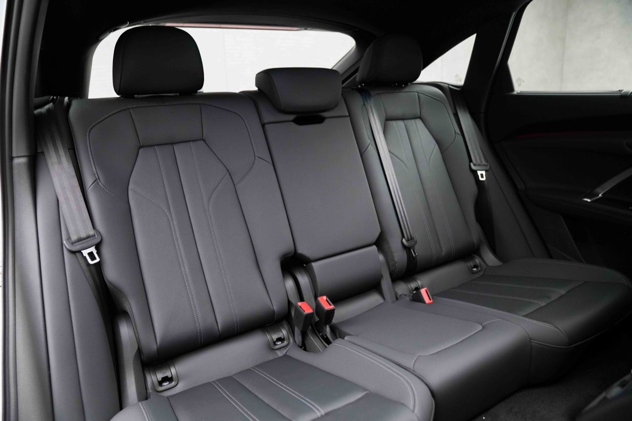 全新一代Q5 e-hybrid在车展亮相，完整版进口