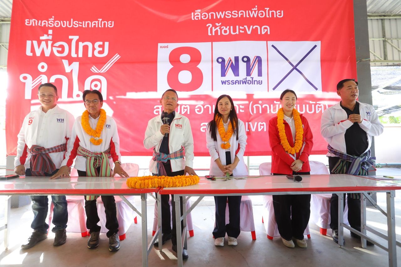 “颂萨盖” 联手“阿努查”在北榄府助选,为为泰党候选人争取支持