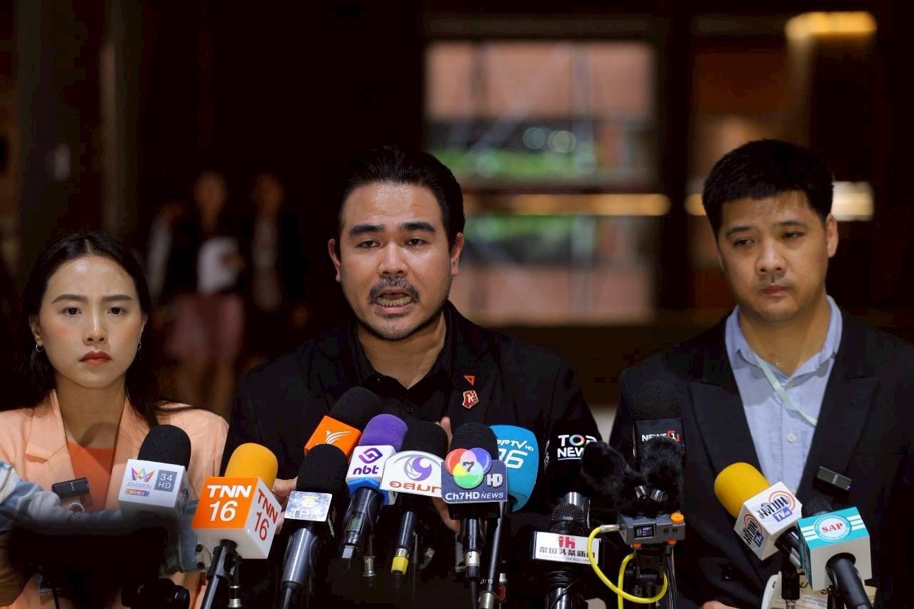 “艾丝·拉克什诺” 坚称新养老金公式最大限度地造福被保险人，揭露遭到机器人攻击