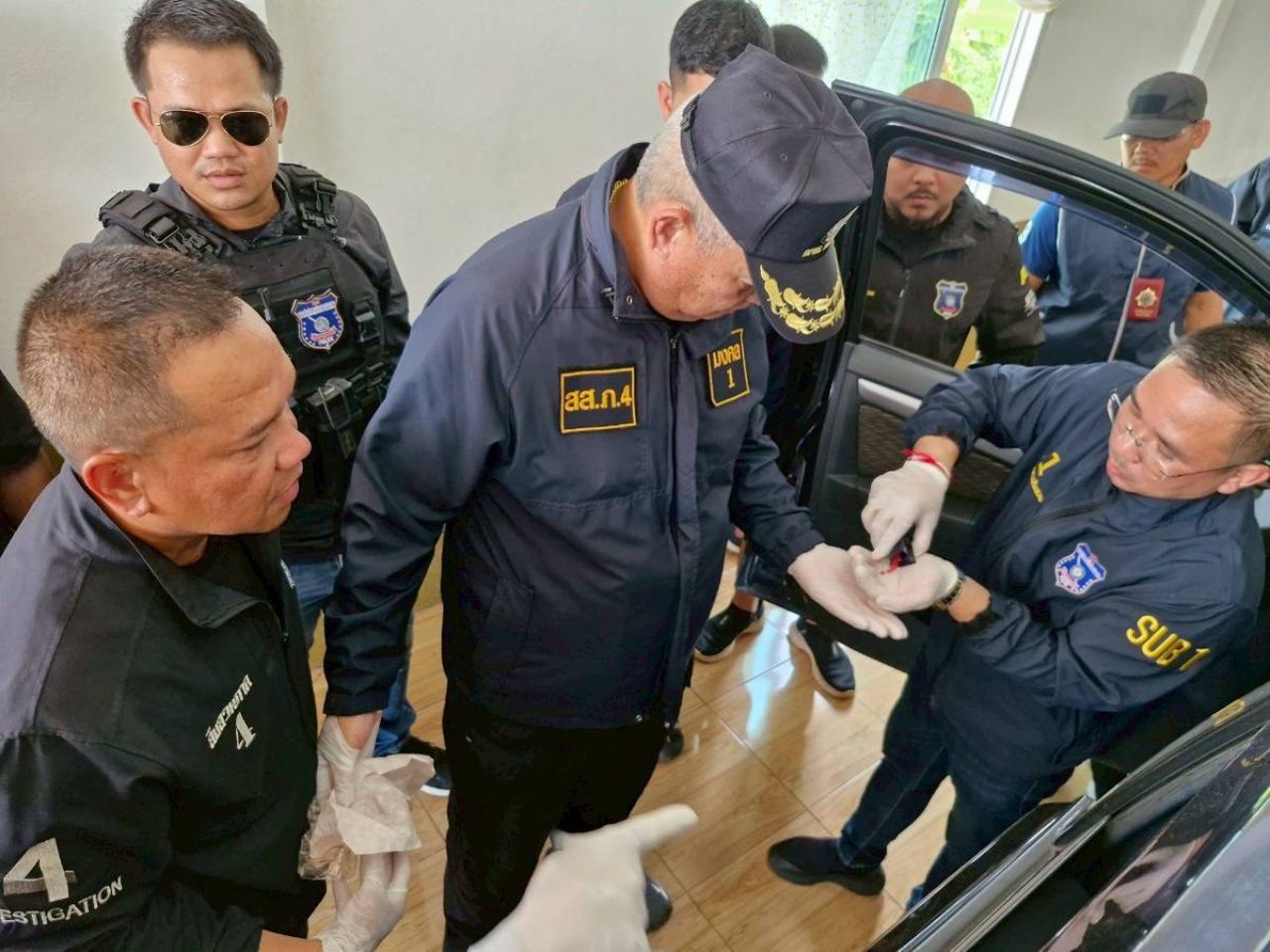 惊讶！18岁青年租用仓库谎称开汽车维修店，警方搜查发现500万粒毒品