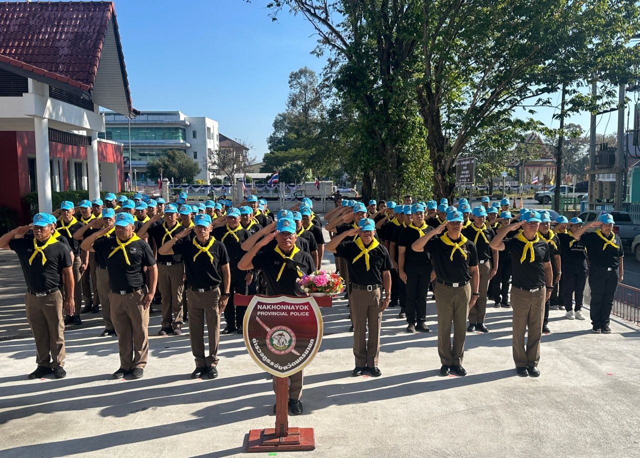 那空那育省警察联合捐血以表达皇室慈善