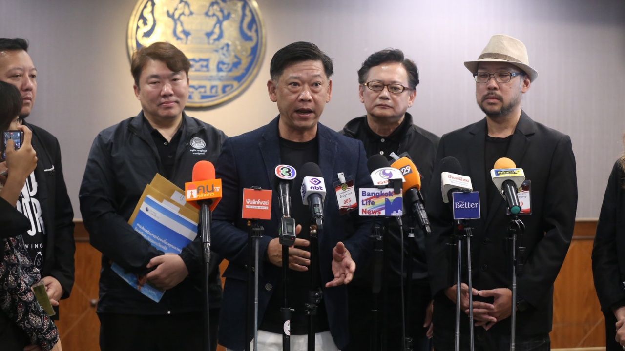 餐馆经营者突袭政府大楼请愿取消禁酒令