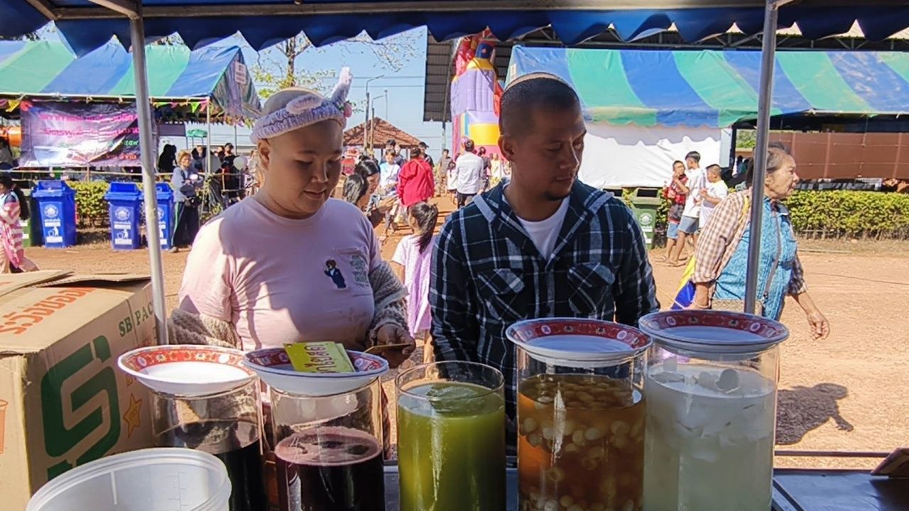 感人故事:丈夫剃光头陪伴患癌妻子