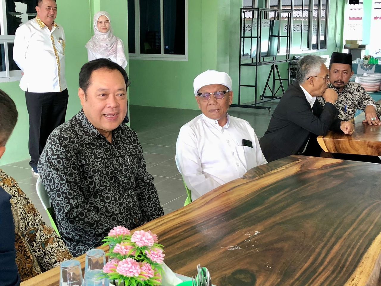 “塔维”突访“波纳帕明”伊斯兰学校，推出“人民建国”政策，公布修订2017年宪法计划，解决教育与南部冲突问题