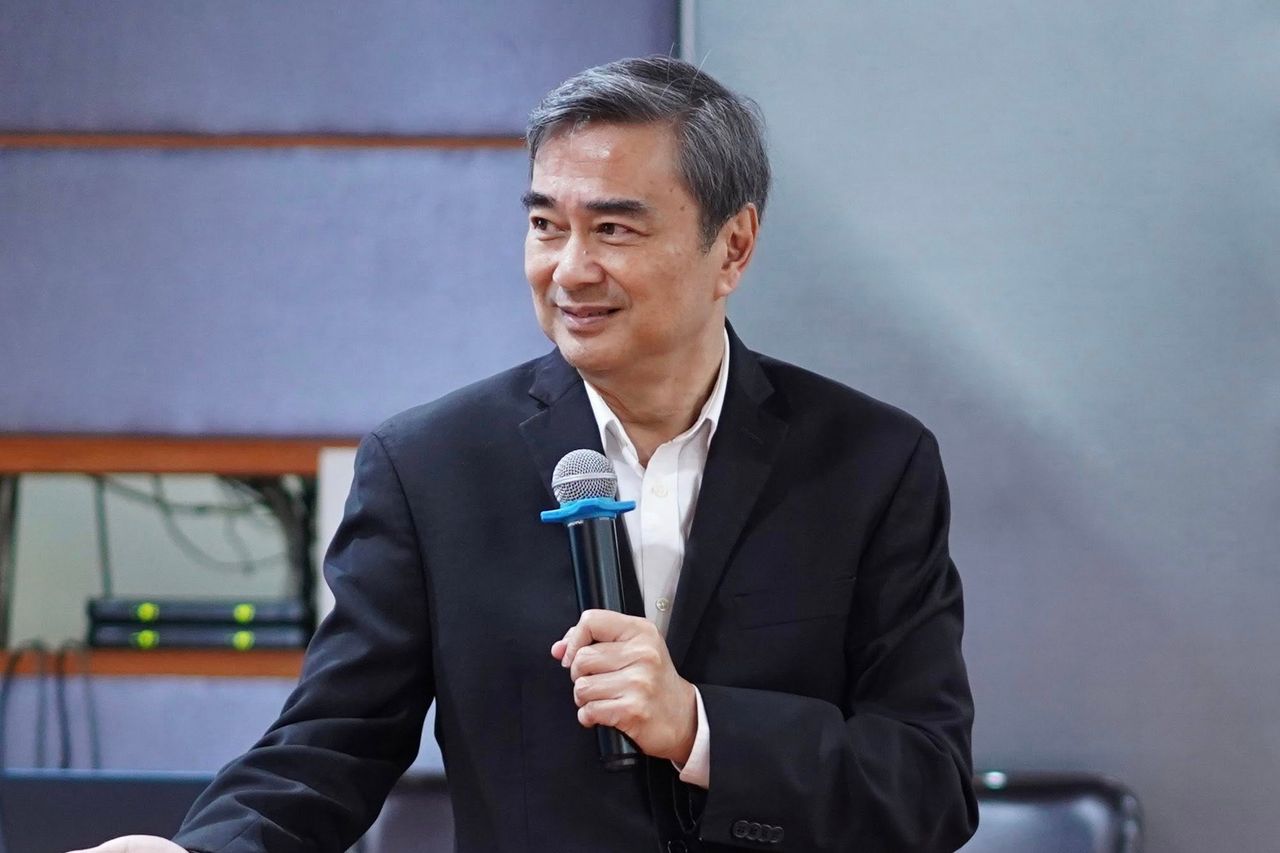 “阿披实·威差奇瓦”的简历：民主党总理候选人重返政坛，党派支持率上升