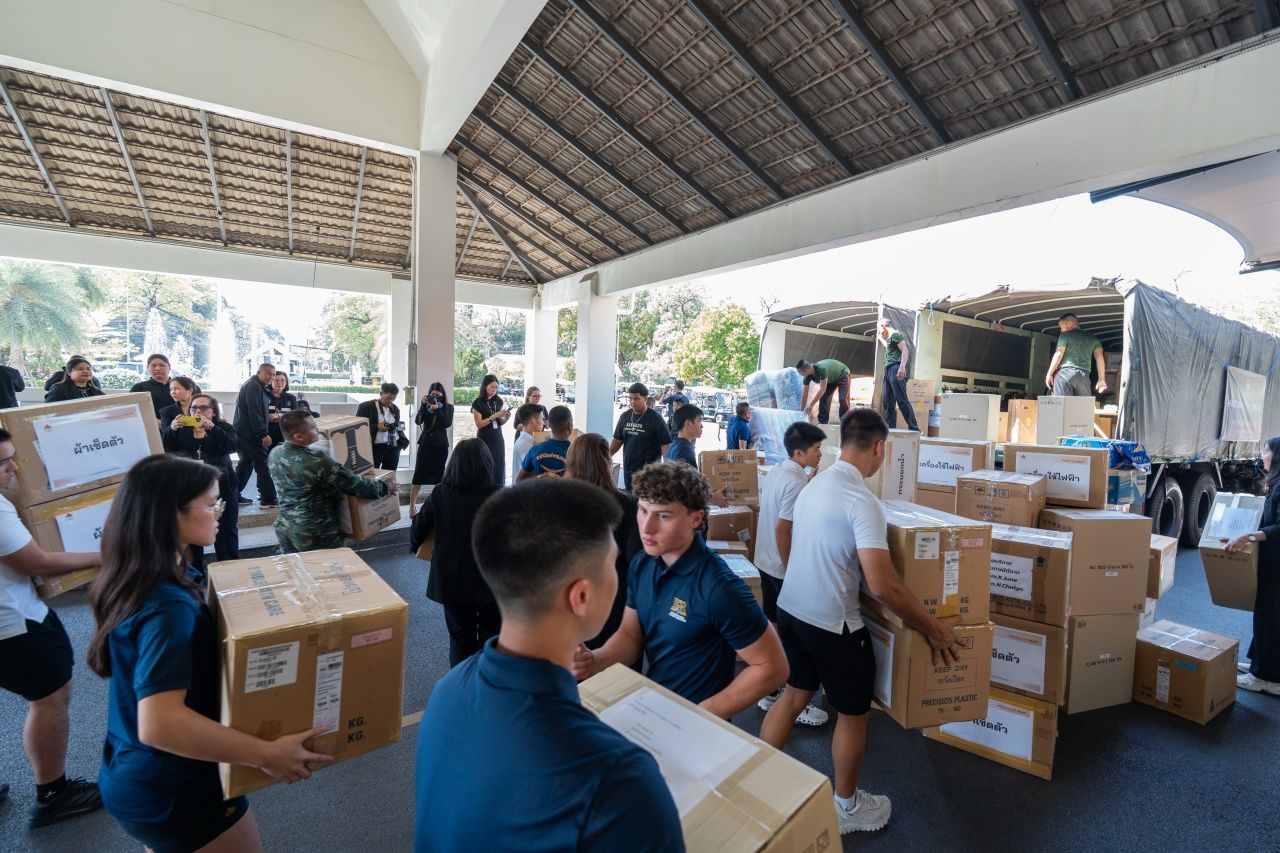 ISB国际学校运送救援物资帮助合艾洪灾