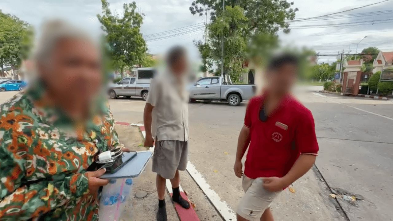 聆听双重视角：店主与顾客激烈冲突，驾车相撞引发停车纠纷