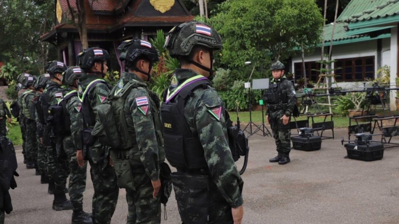 ราชมนู特别任务部队组织无人攻击机战术投弹培训