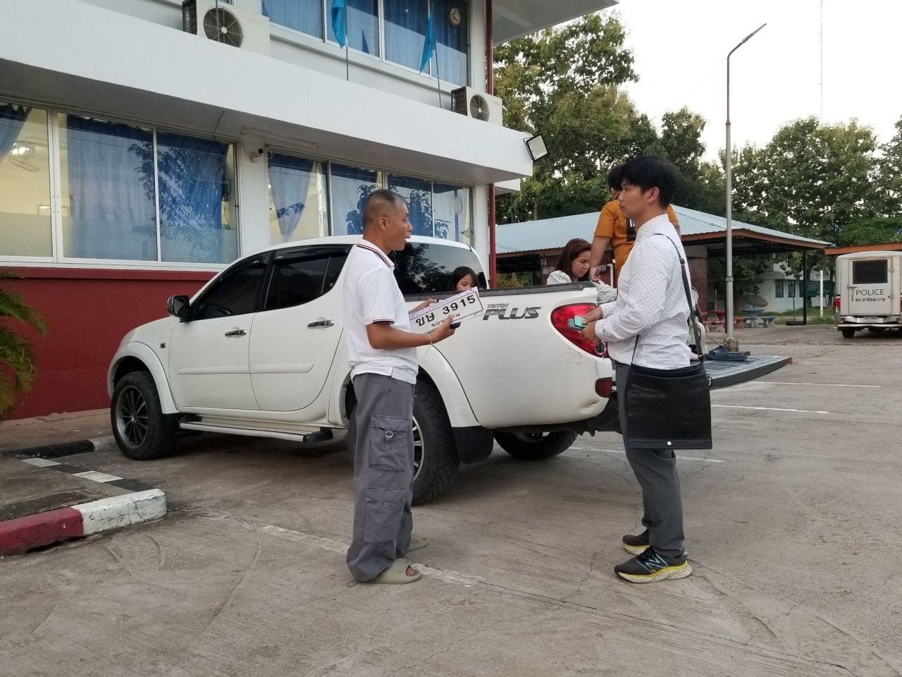 在碧瑶被发现的汽车车主会见警方，怀疑车内骨骼不是租车女子的