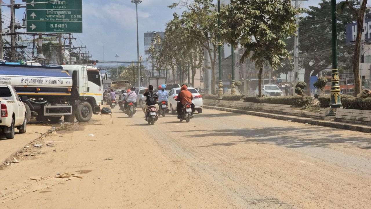 合艾垃圾山预计超过十万吨，居民联名要求“市长”下台