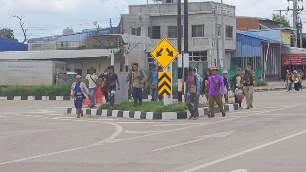 超过300名柬埔寨人仍在Khlong Luek关口驻留，尽管已发布禁止跨境的通知