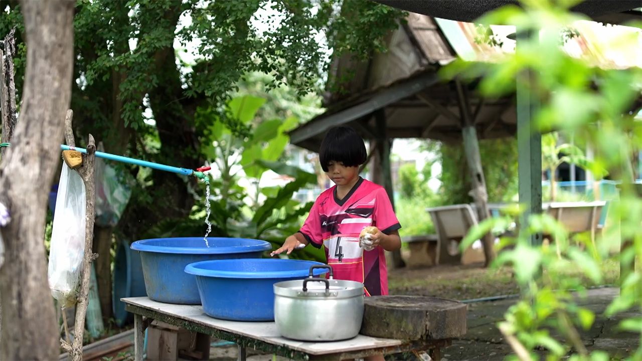 “小帕锐瓦” 含泪奋斗回报奶奶，质问“如果不爱妈妈会有罪吗” 被母亲抛弃后