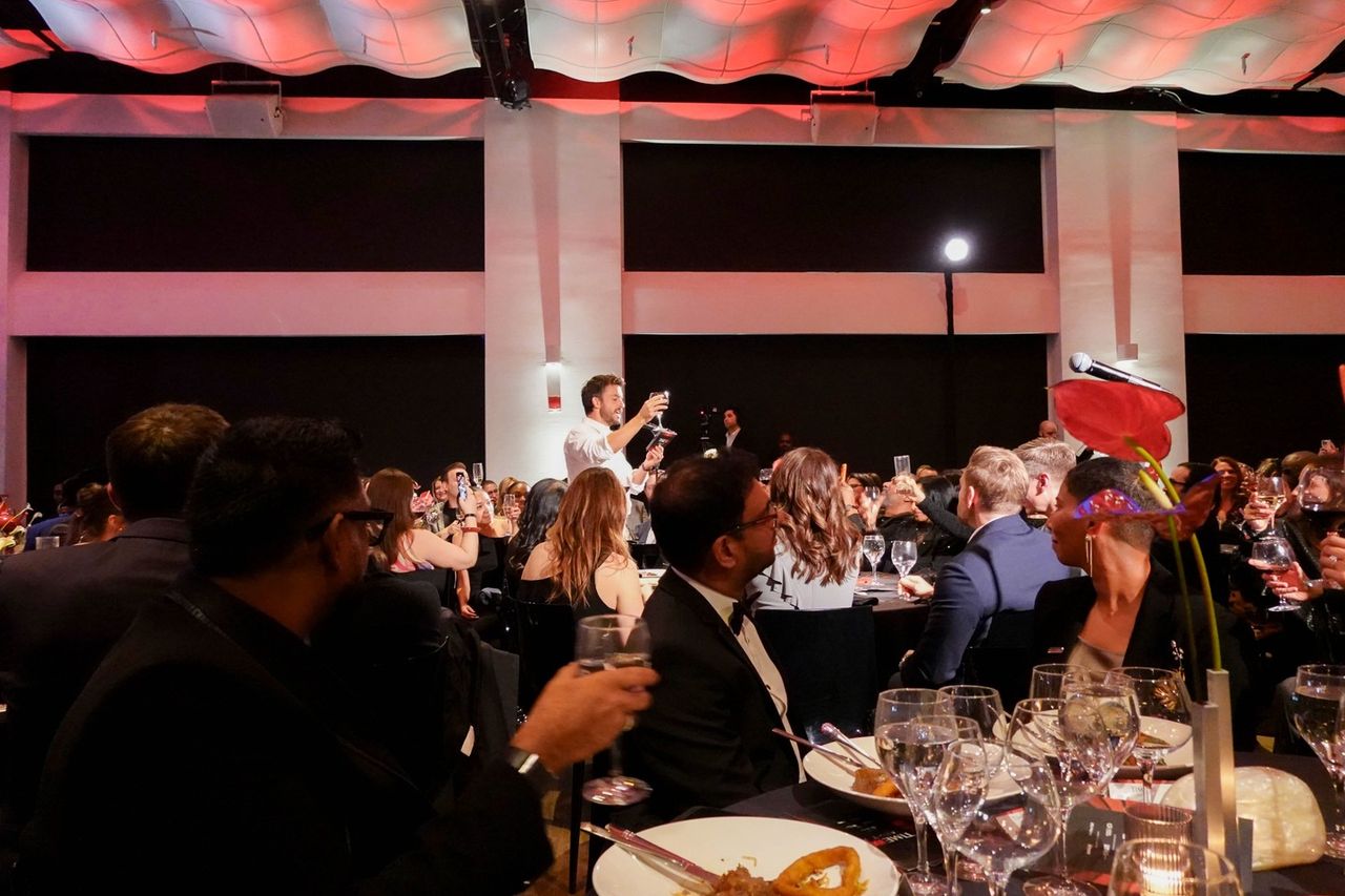 泰国人民党首领“纳潘”出席纽约TIME 100 NEXT晚宴,荣获年度领导者奖项