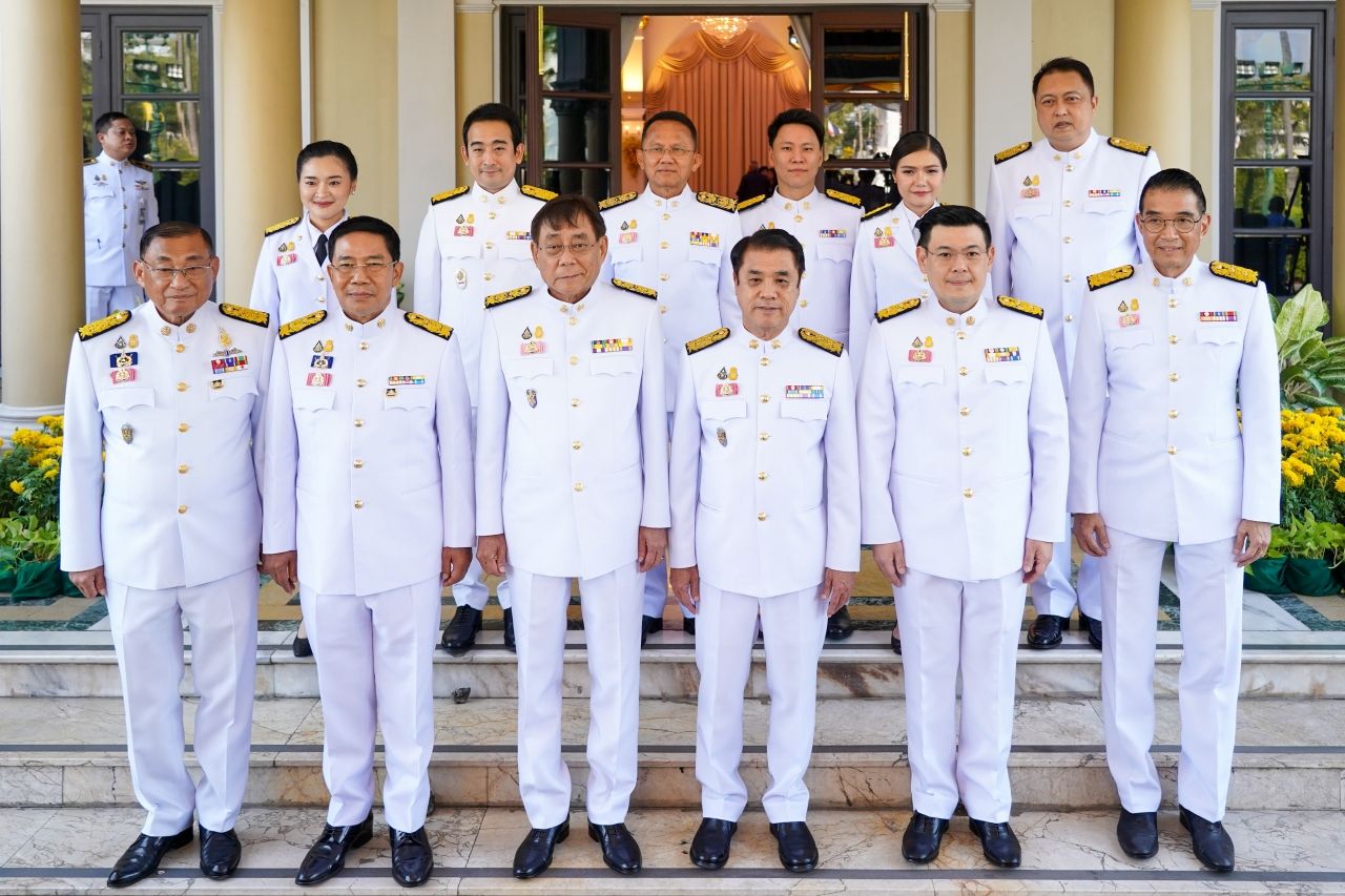 “จักรพงษ์ แสงมณี” 的背景：商业部副部长候选人准备重返部长职位