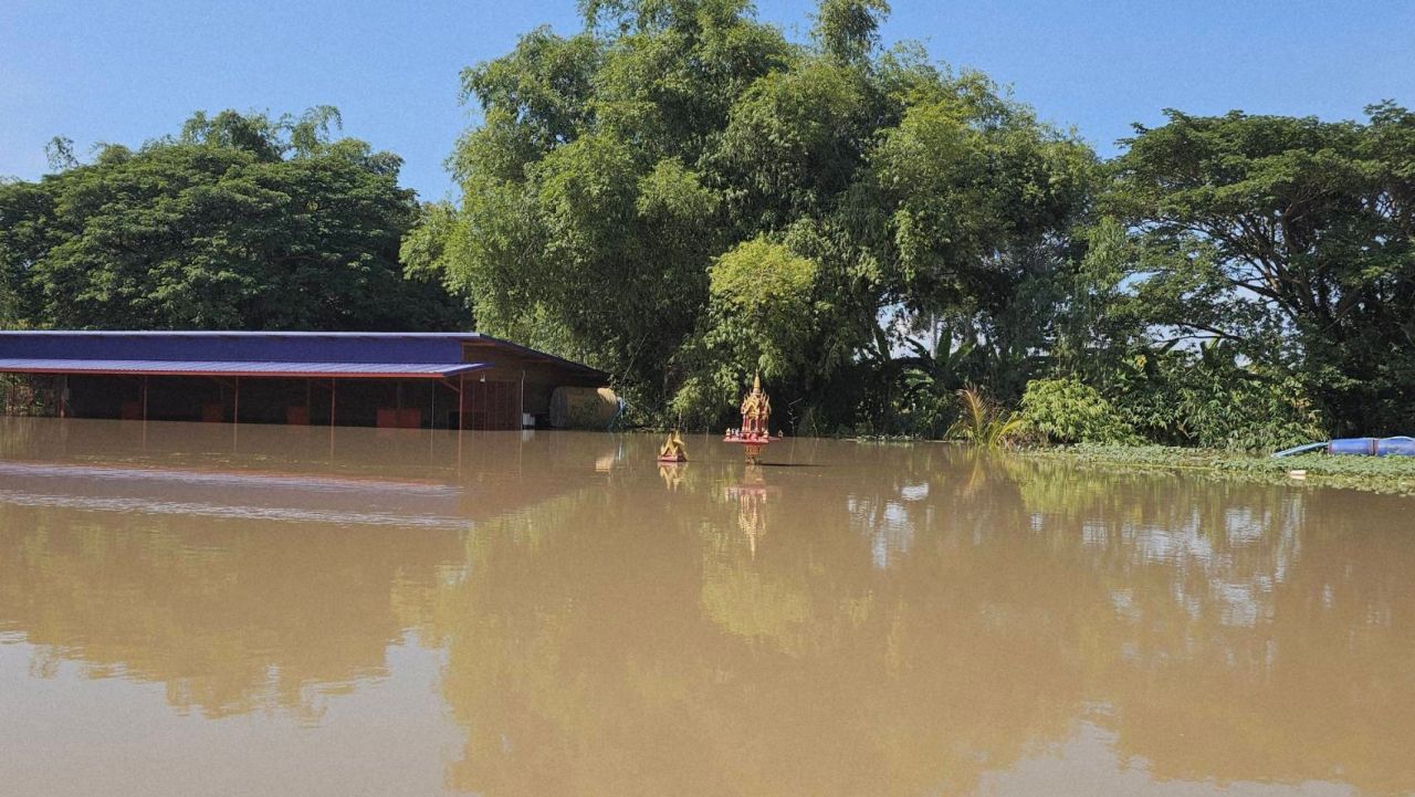 那空沙旺惨遭洪灾,昭拍耶河水淹没拍乌哈基里4个村镇,部分地区受淹长达3个月