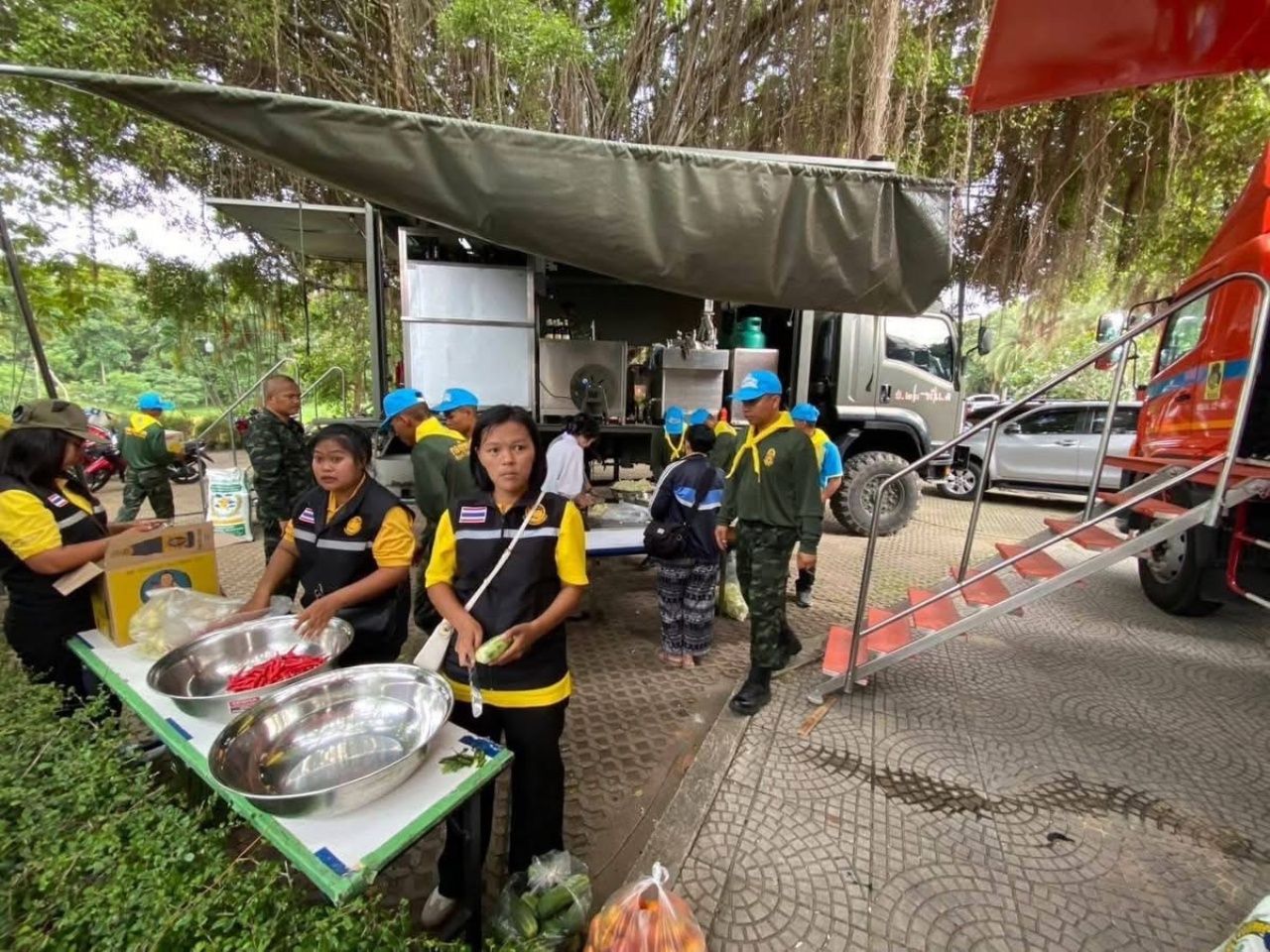 建立皇家厨房，为边境地区的民众和难民提供食物