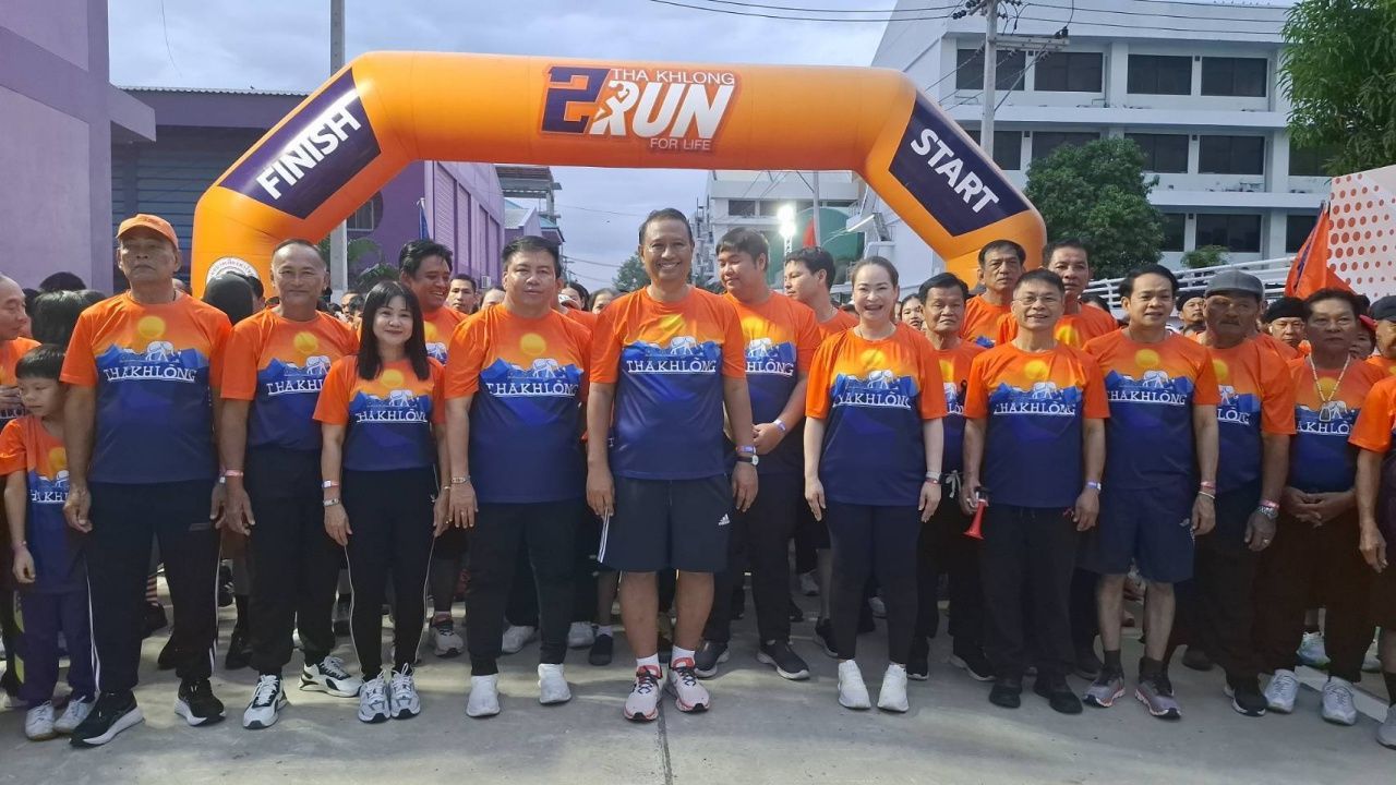 群众参与“打造健康的Tha Khlong居民项目”健康步行和跑步活动