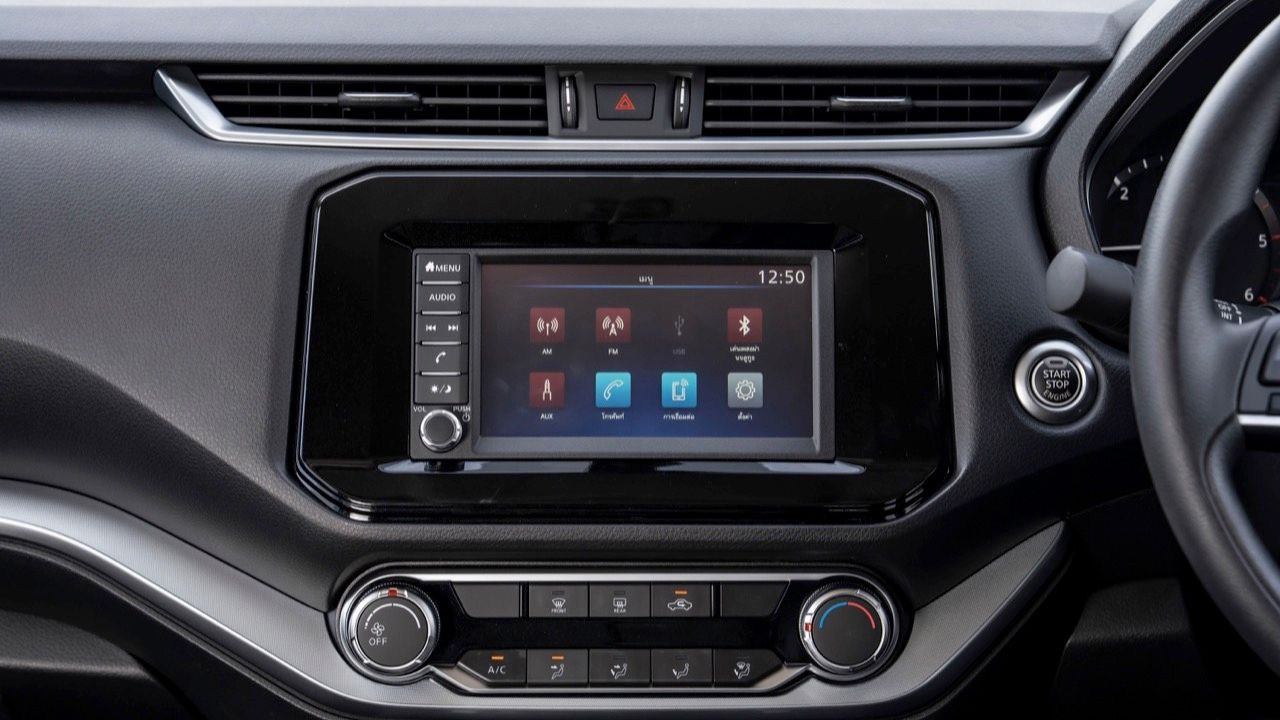 Nissan Navara Calibre SL：轮毂盖却有190马力，同级别高车身四门车型如何？