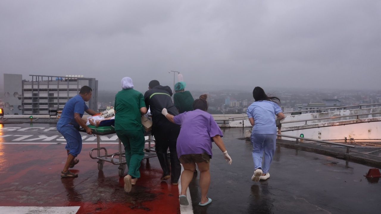 生命急救时刻:紧急病患被直升机送往宋卡医院