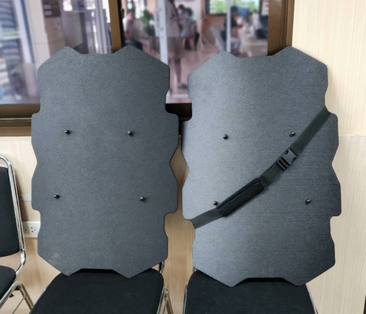 通路警察局长准备发放防弹盾牌，应对泰柬边境局势