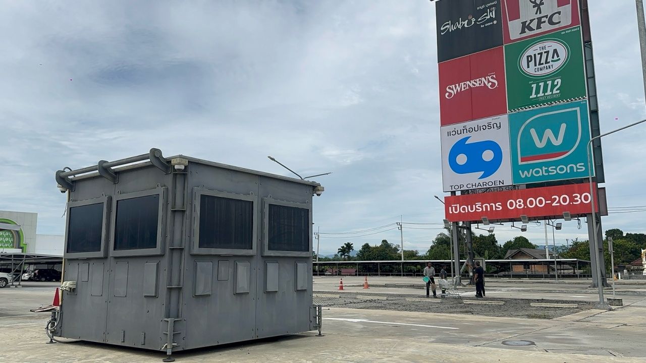 通缉两名在南部商场抢劫金店的嫌犯，紧急设置防弹银行
