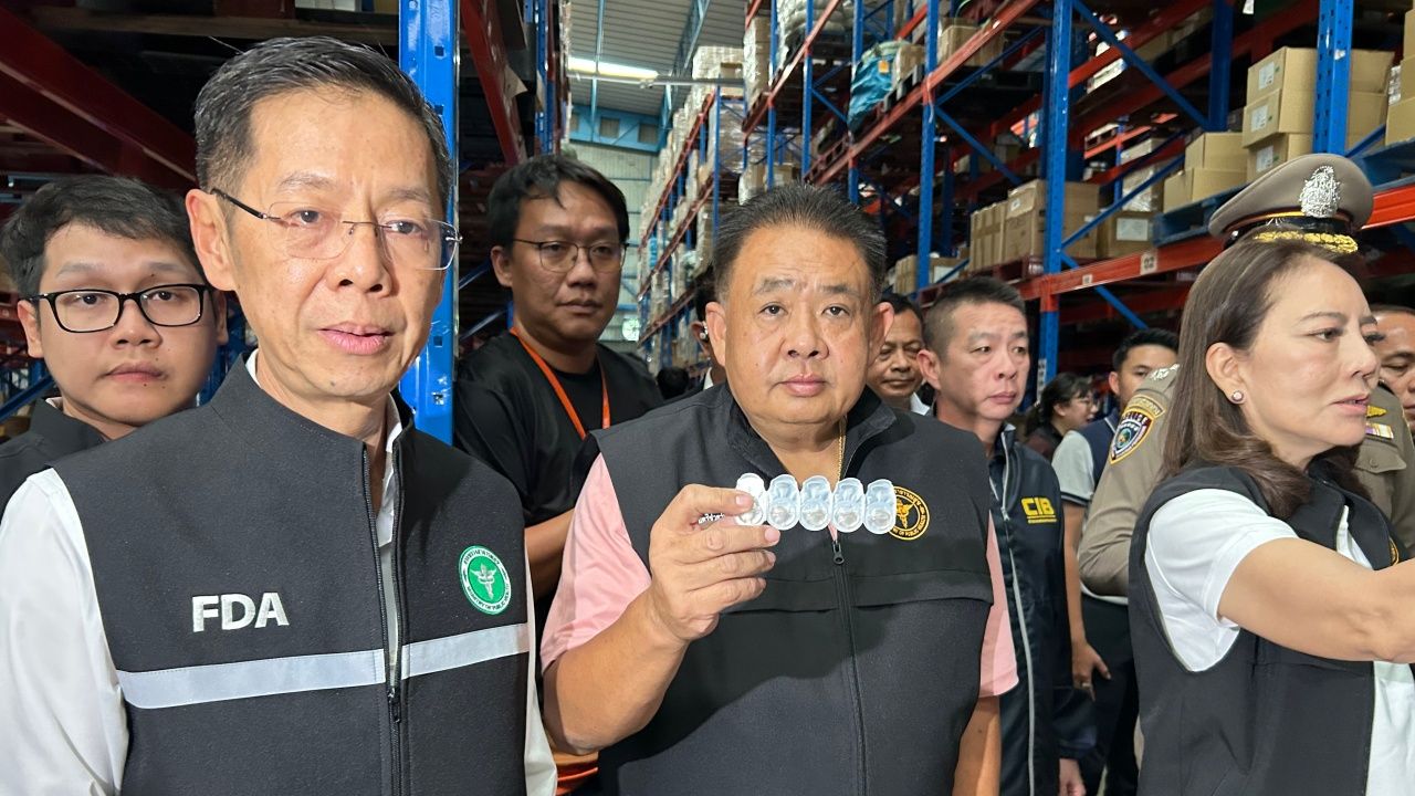 捣毁非法仓库，没收近40万件知名品牌隐形眼镜