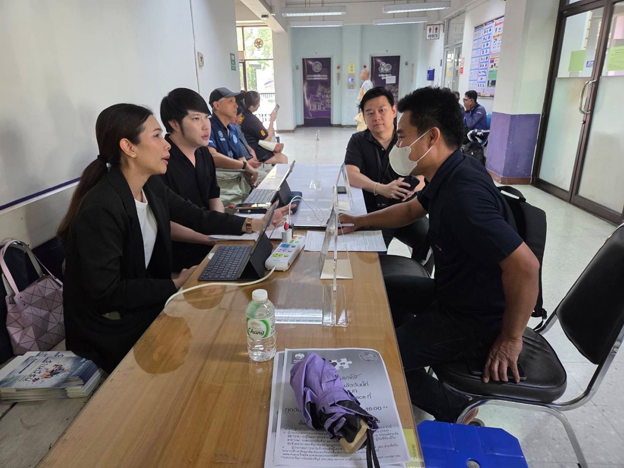 “玛丽卡” 开设柜台帮助“出租车-摩托车”注册“半价加”