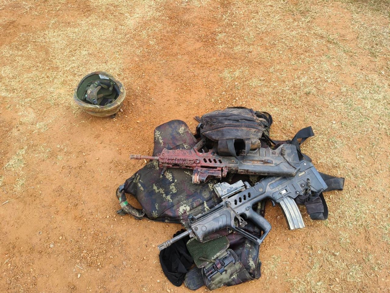 致敬勇敢士兵“士兵阿塔纳·南多旺”在巴侬詹战场献身