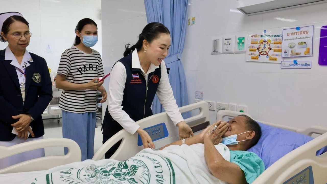 起重机倒塌压住火车事故已过三天仍未清理完毕，警方召开会议加快调查案件