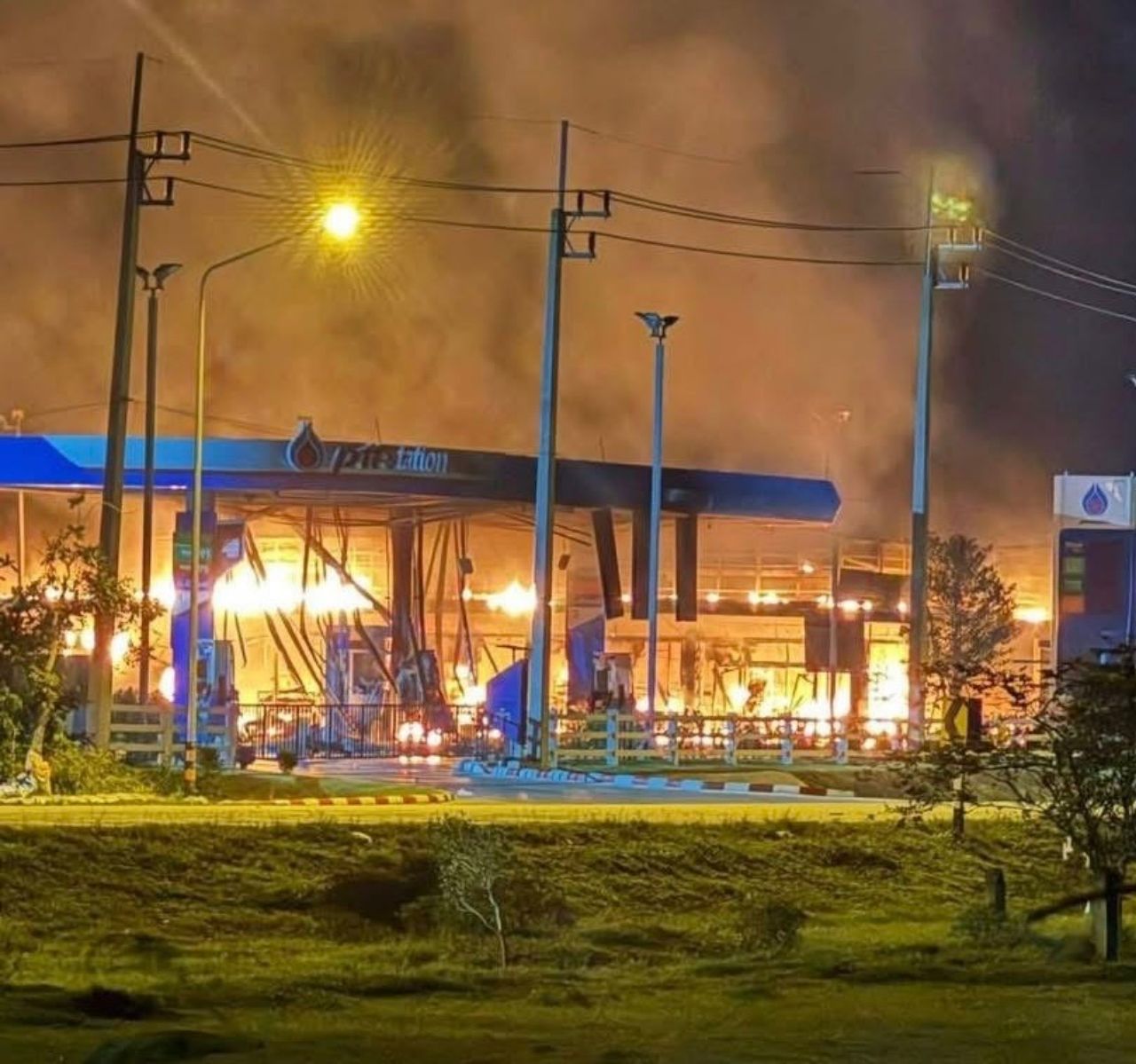 紧急：三府边境地区三个省的11个加油站爆炸事件：北大年、也拉、陶公