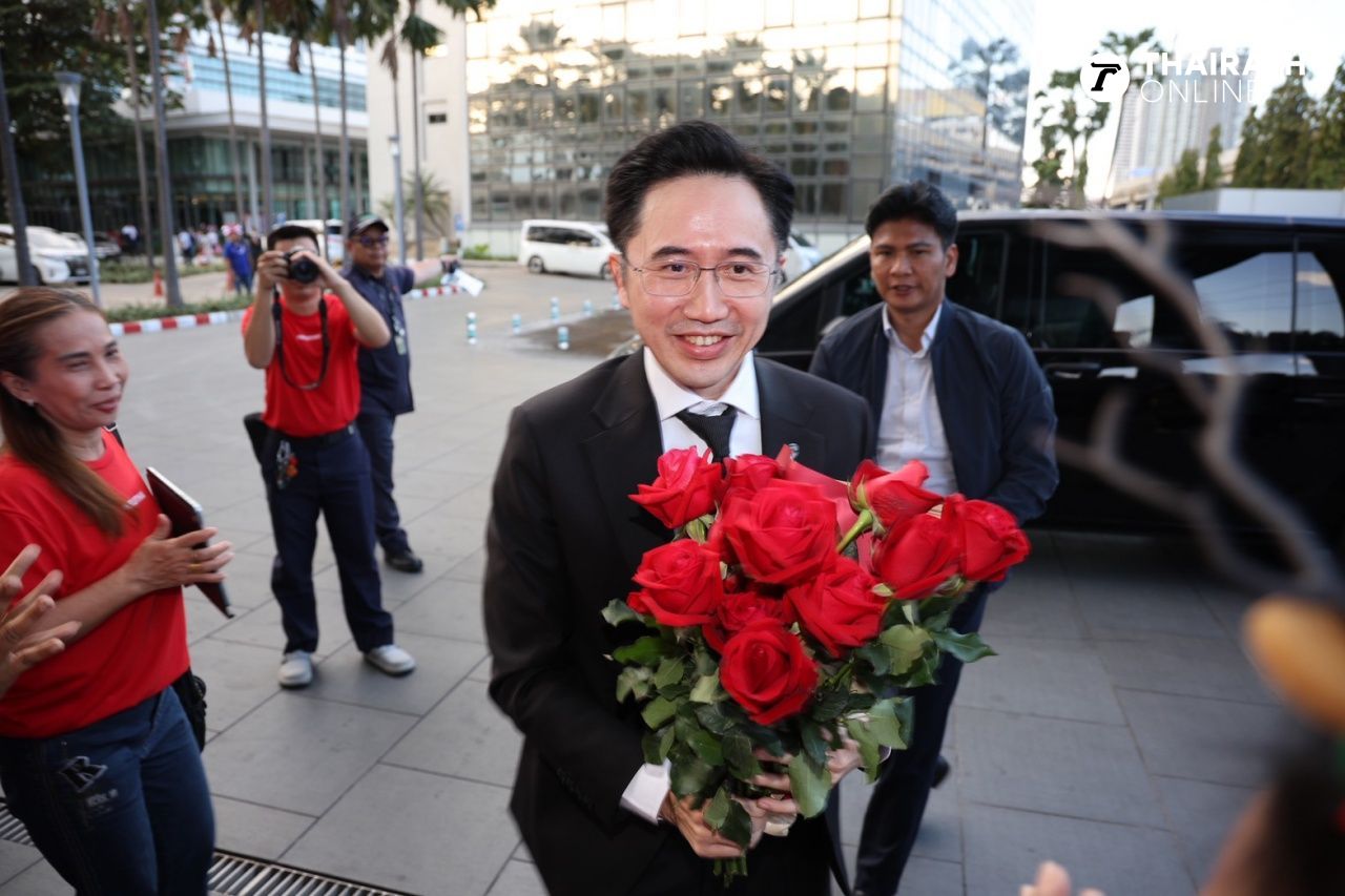 2569年选举：首场泰国日报辩论“8位总理候选人”登场，支持者欢呼鼓劲