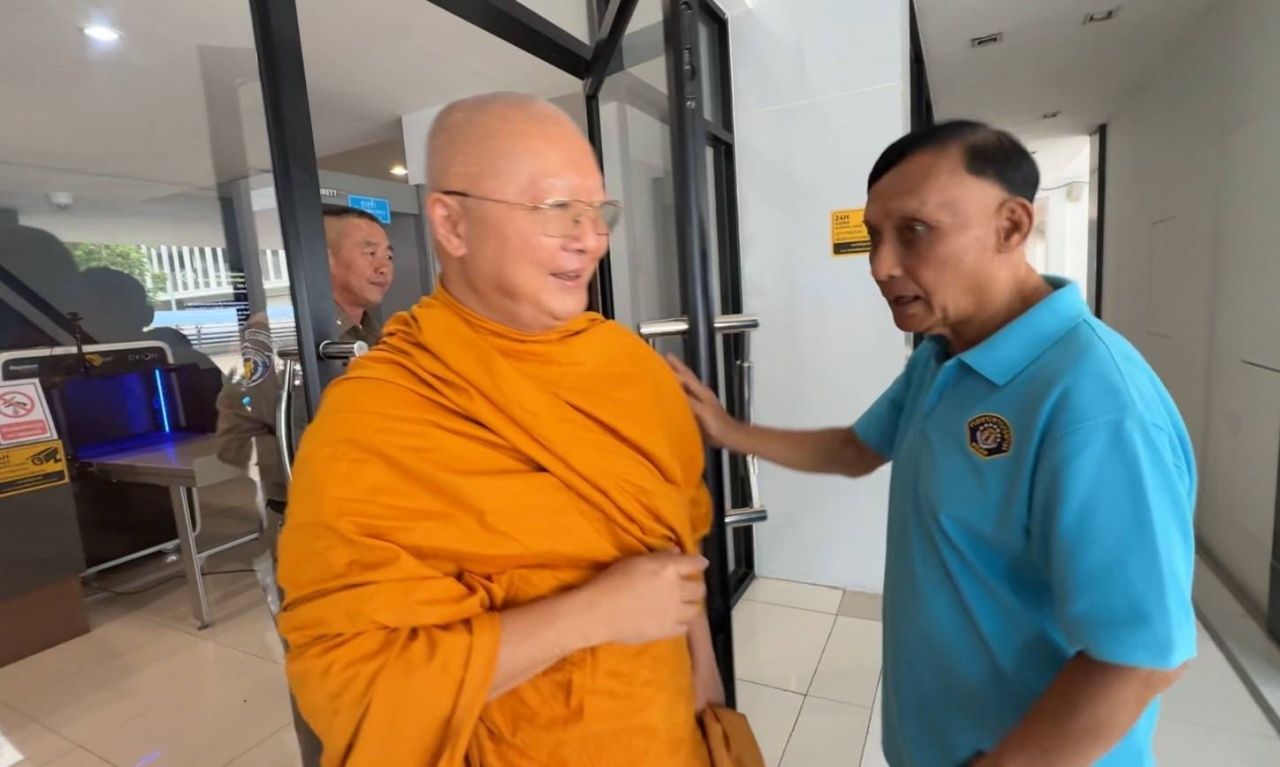 桑尼特副僧长探望提德亚姆，相信他没有时间玩百家乐，被迫还俗