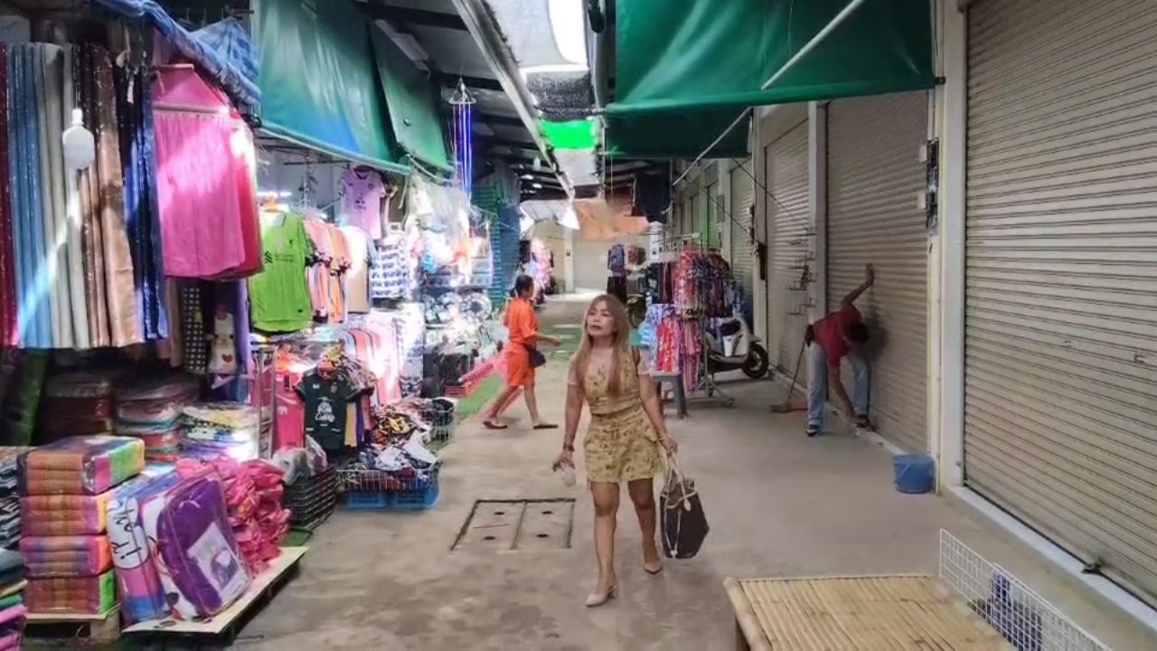 卡车司机担心关闭边境站点，担忧同伴滞留柬埔寨