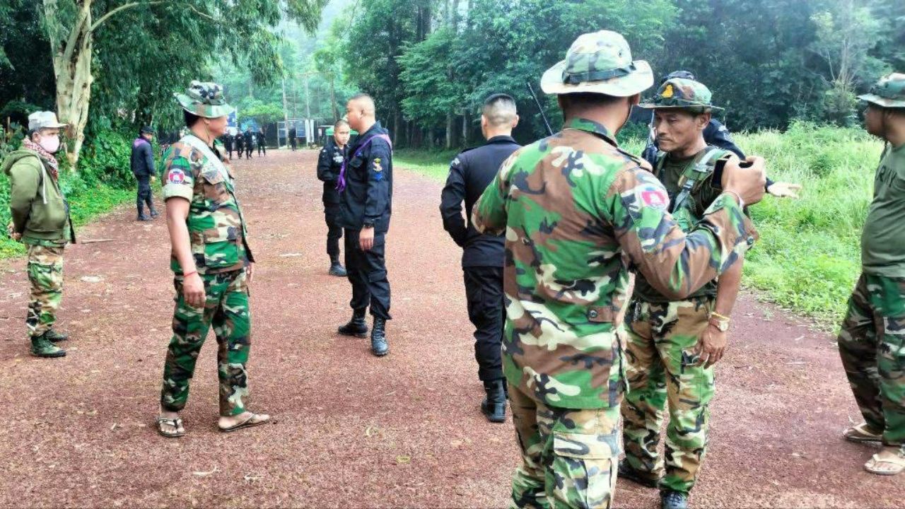 柬埔寨士兵与泰国军警在安萨边境口岸对峙，泰国陆军称已解决