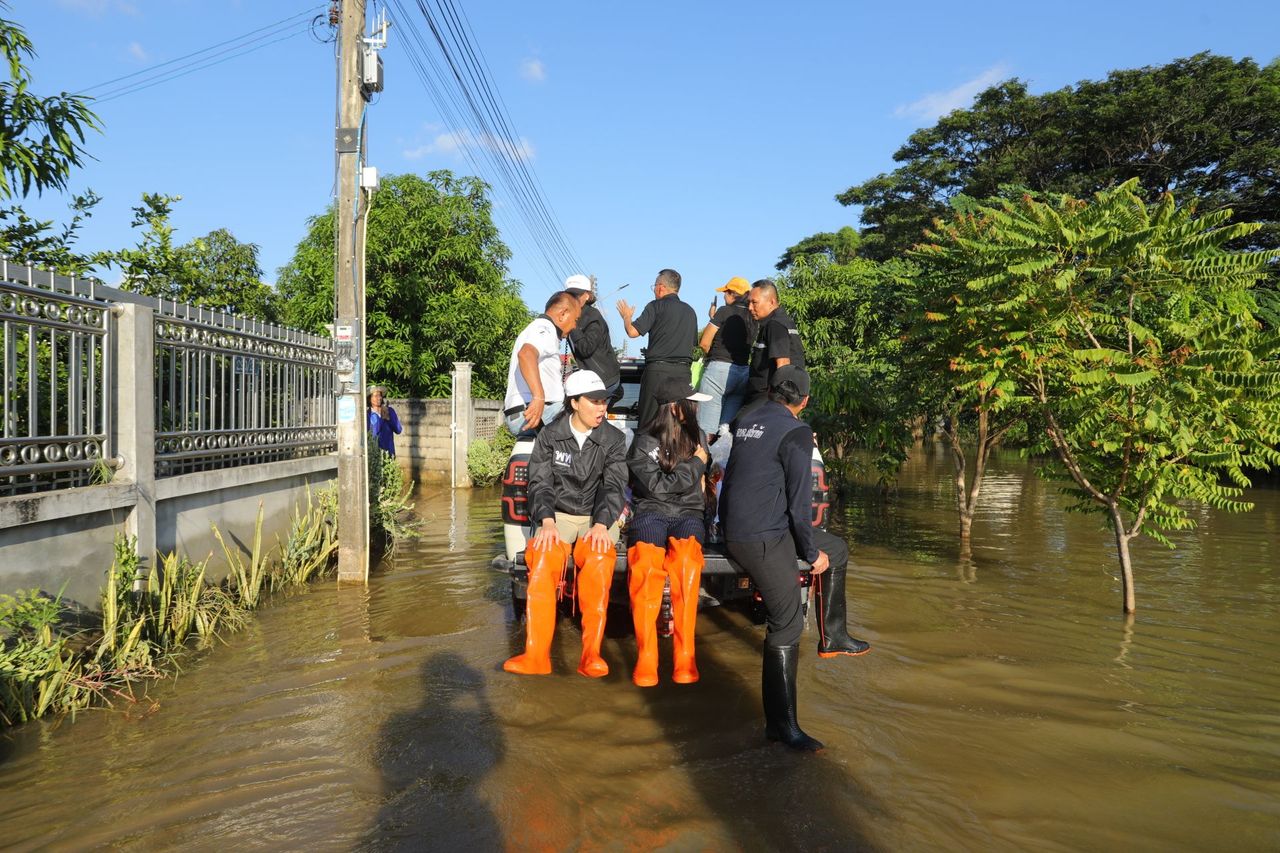 “颂萨”视察素可泰洪水，承诺不会每年都发生洪水，已提出保护方案