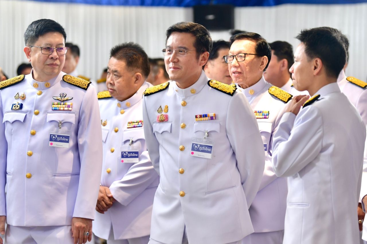总理透露，明天会完成内阁文件，“萨泰塔”送花篮表示祝贺