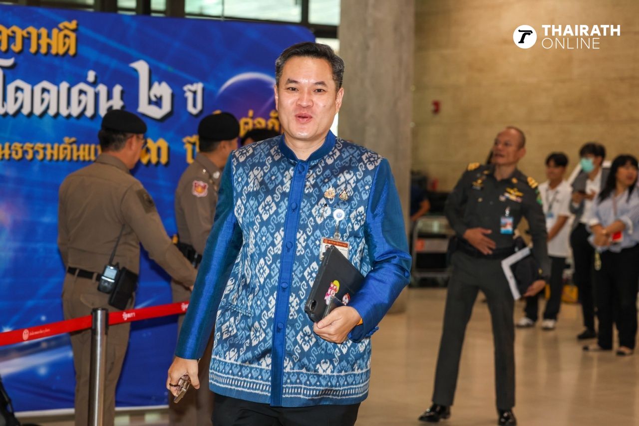 议会热闹，议员出席会议，密切关注第32任总理投票