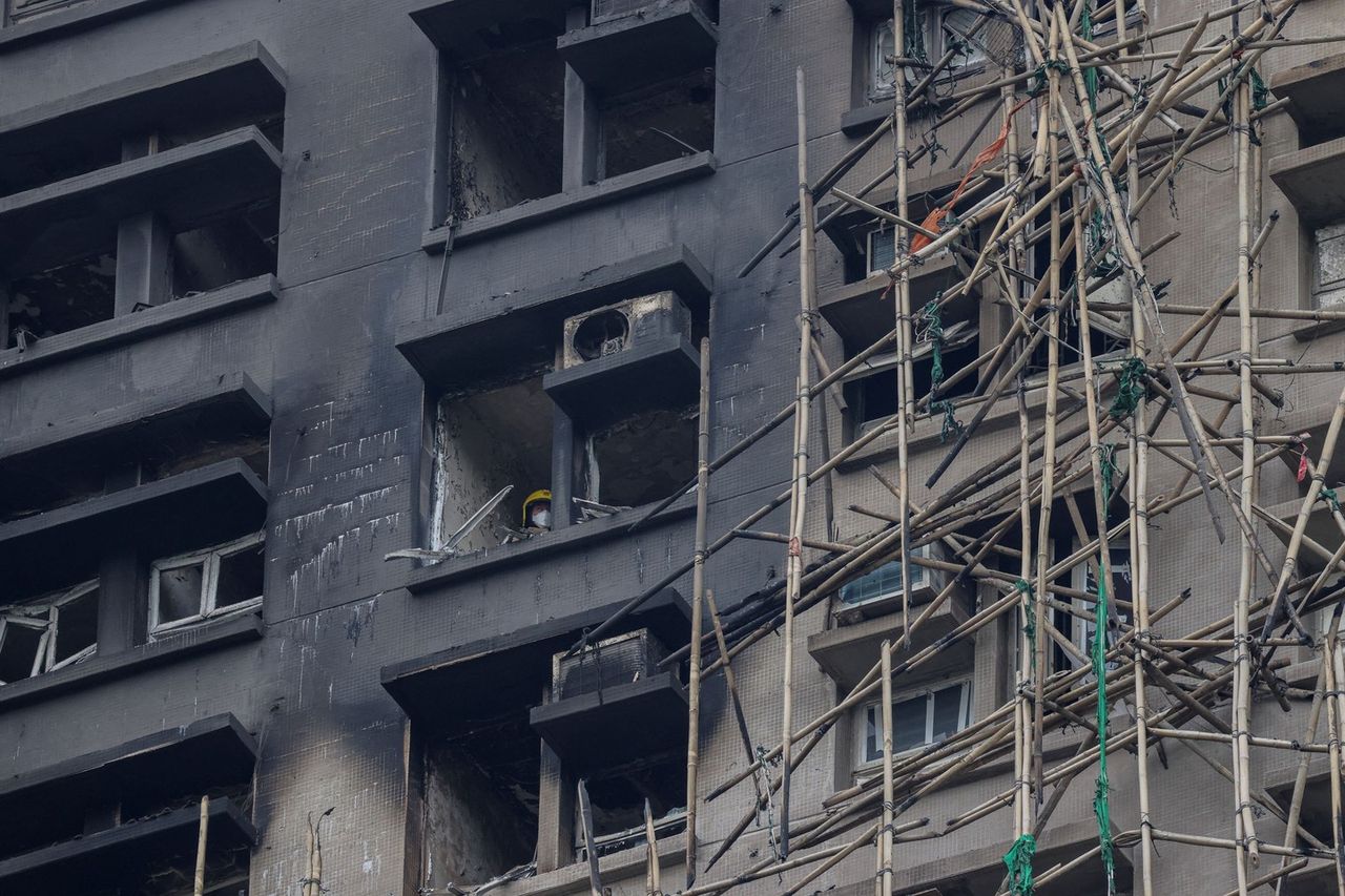 香港震惊:火灾建筑的“防坠网”未达防火标准,死亡人数升至151人