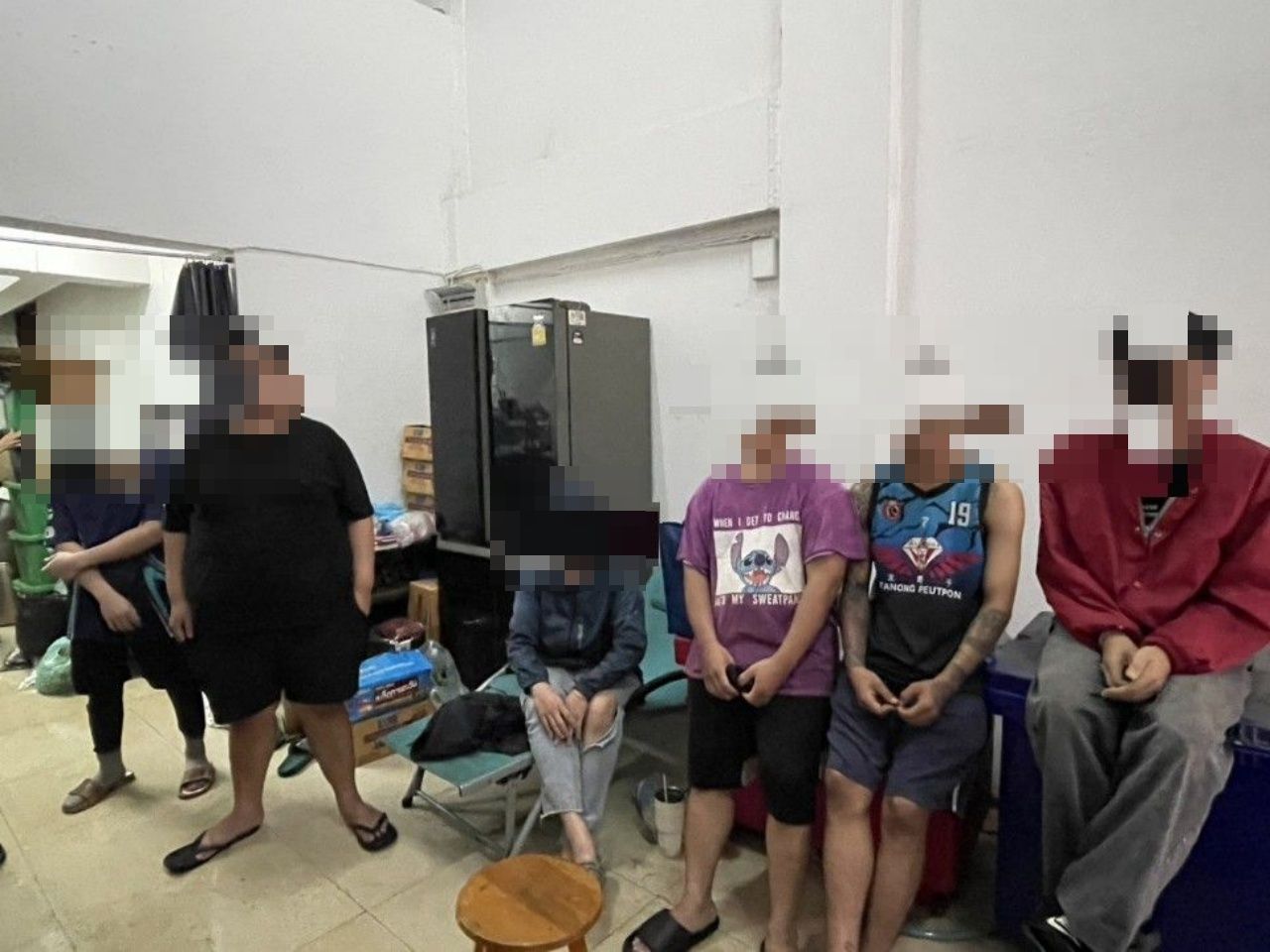 突击抓捕清迈市中心的叶可粉工厂，全天24小时营业，吸引泰国和外国客户