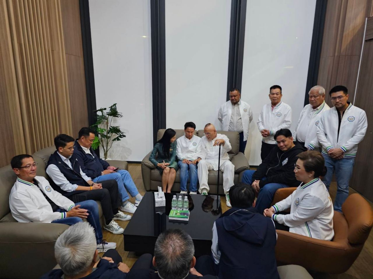 “阿努廷”访问法院，传言支持票数突破280，传有15名为泰党员加入