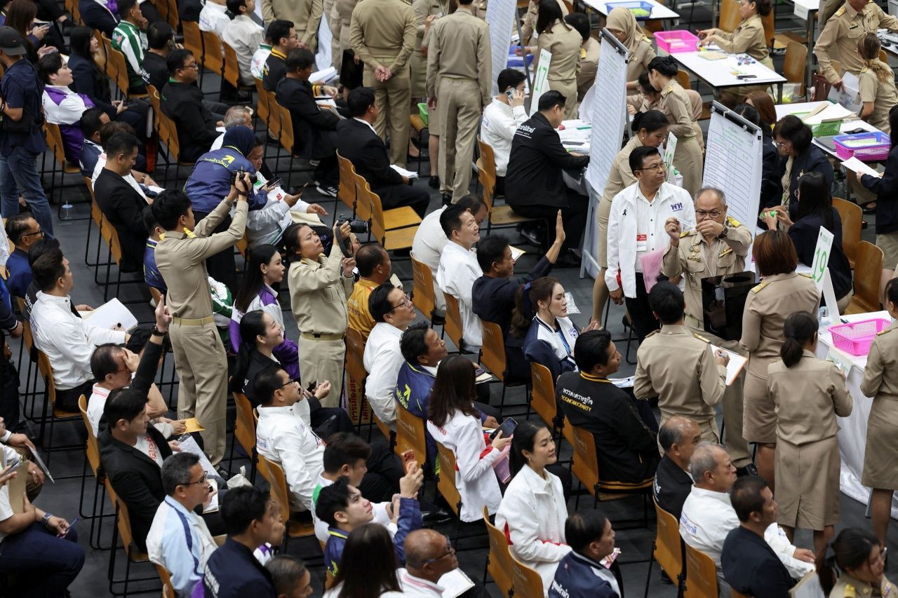 支持者欢呼：期待曼谷心仪国会议员候选人抽签竞选编号