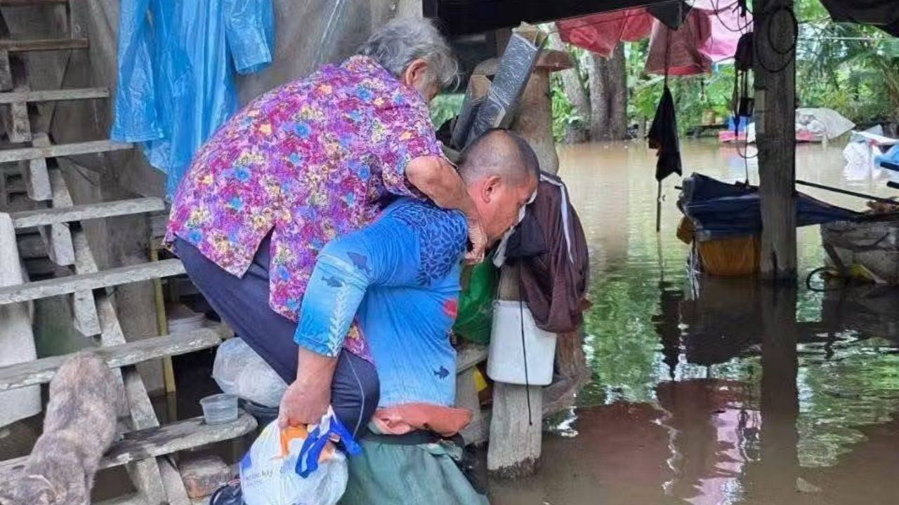 社会保险推行两项措施帮助南部10省雇主和投保人应对洪灾