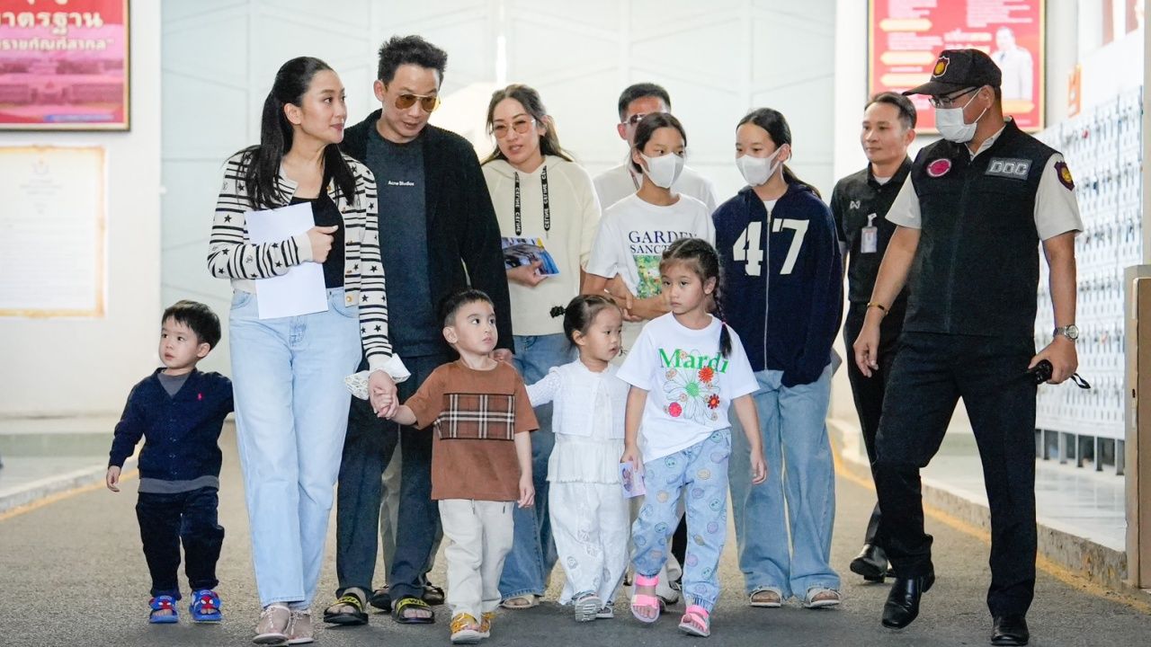 “Oak-Em-Ink” 带孩子探望“他信” 并一同庆祝孩子生日